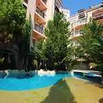Menada Romance Marine Apartment *